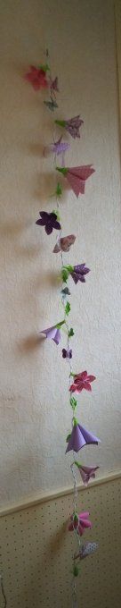 Guirlande électrique - fleurs kusudama, feuilles, papillons